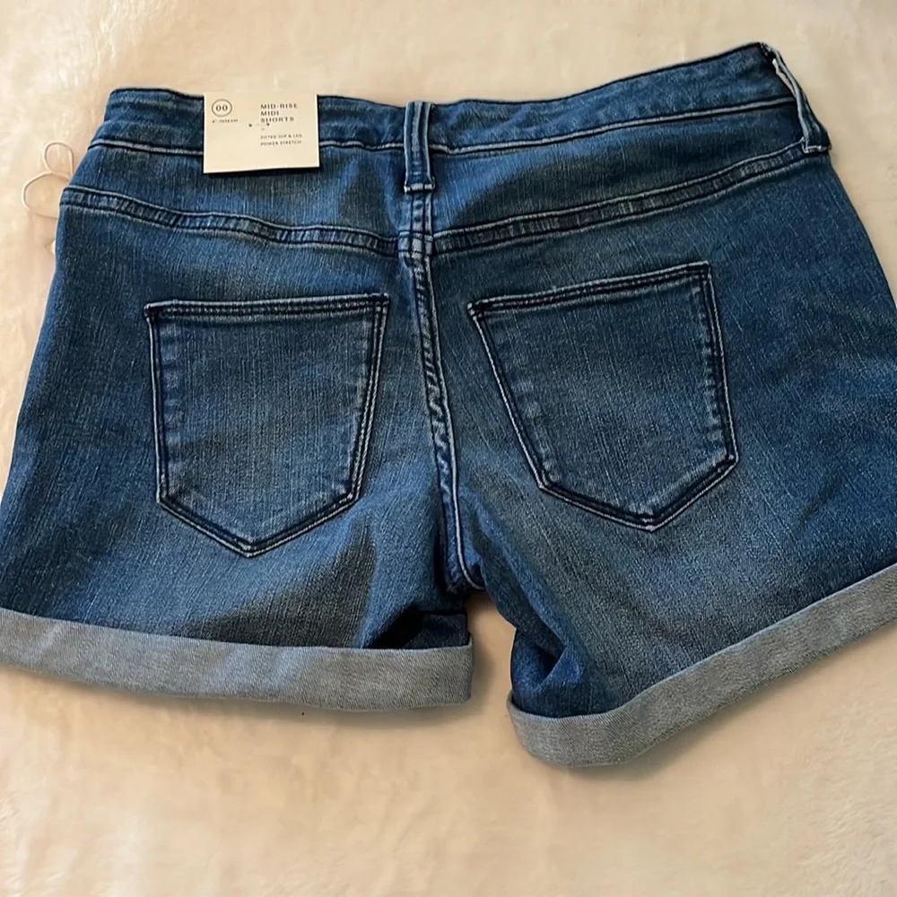 Universal Thread Shorts - Picture 2 of 3